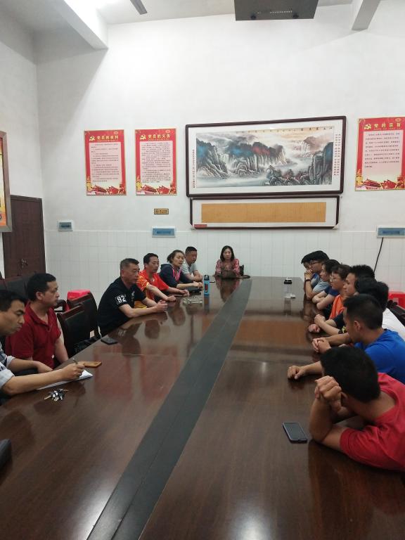 8名参赛队员动员大会